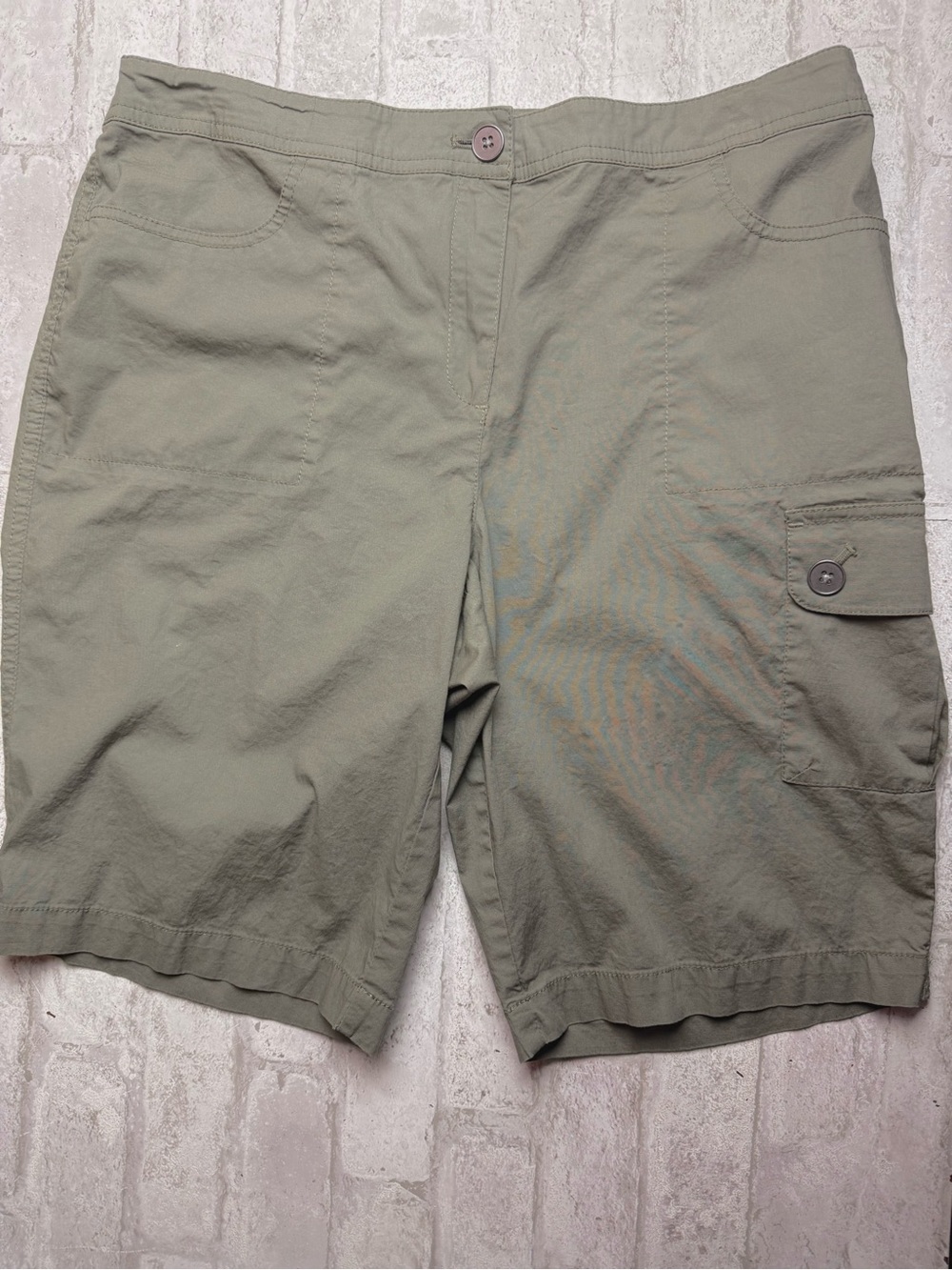 Chicos Bermuda Cargo Shorts Green EUC 1.5S =12 Short Stretch😍
